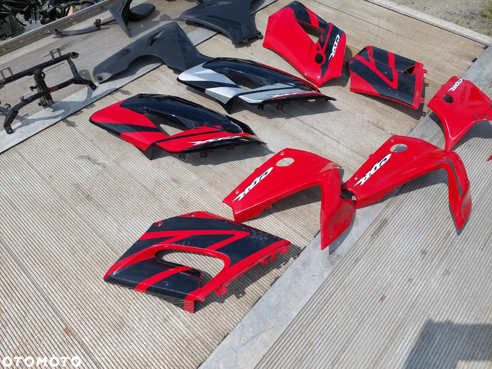 HONDA CBR 125 bok boczek owiewka czasz wypełnienie stelaża - 5