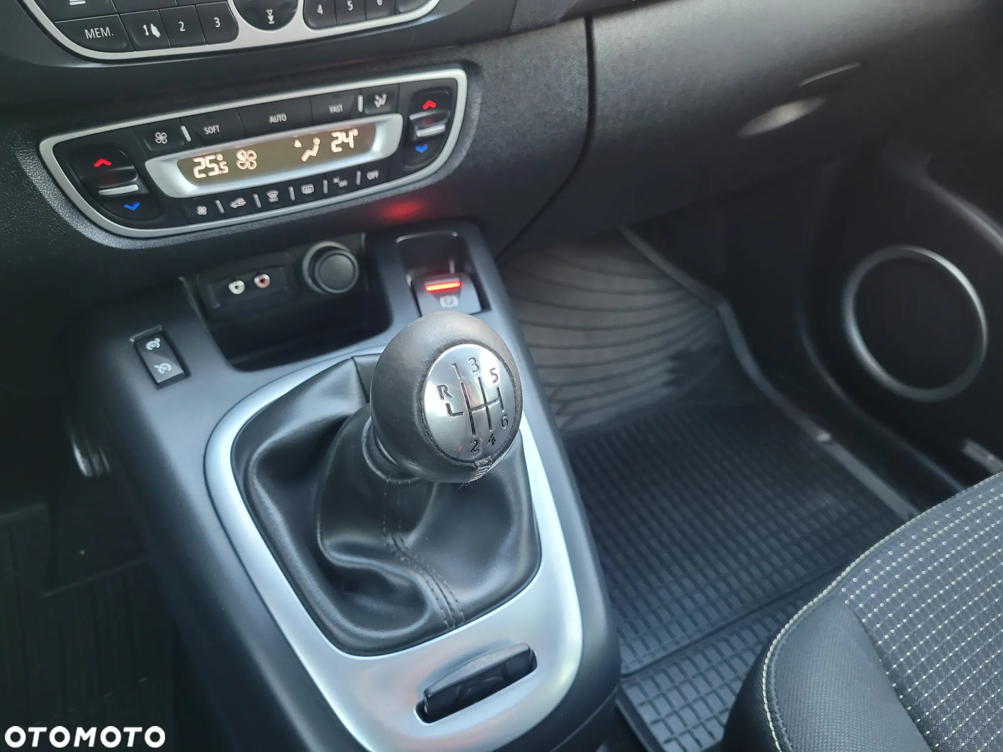Renault Scenic TCe 130 Dynamique - 23
