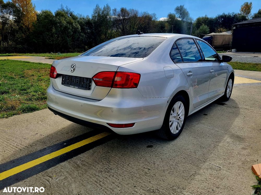 Volkswagen Jetta 1.6 TDI Blue Motion Technology Life - 4