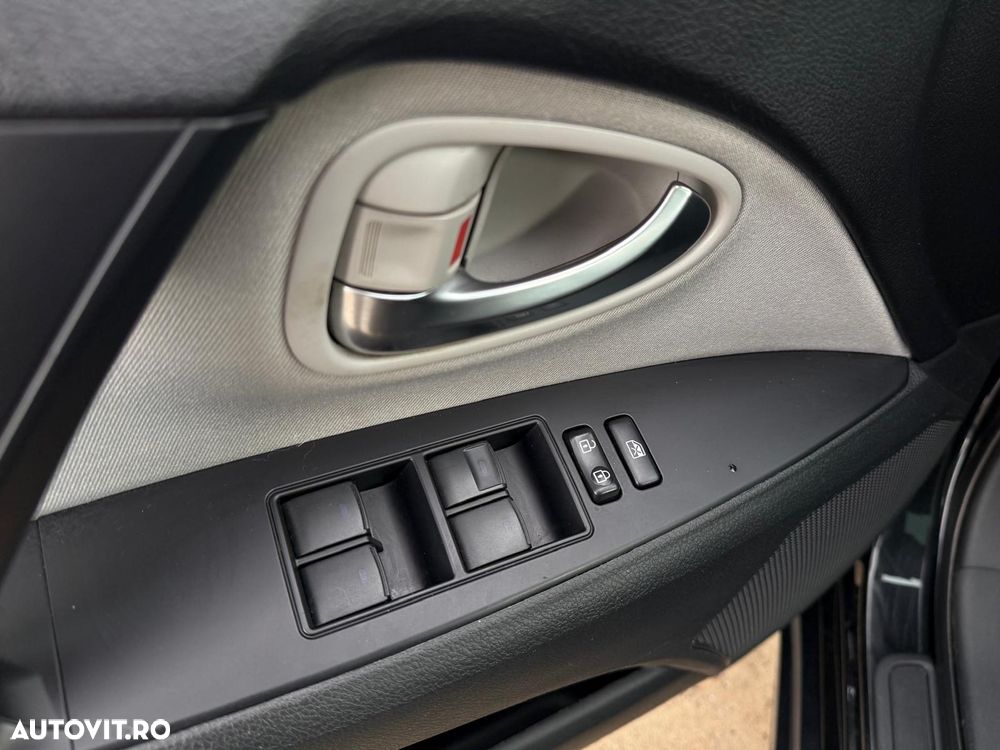 Toyota Avensis 2.0 D-4D Elegance - 19