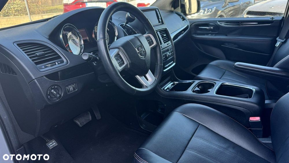 Dodge Grand Caravan - 6