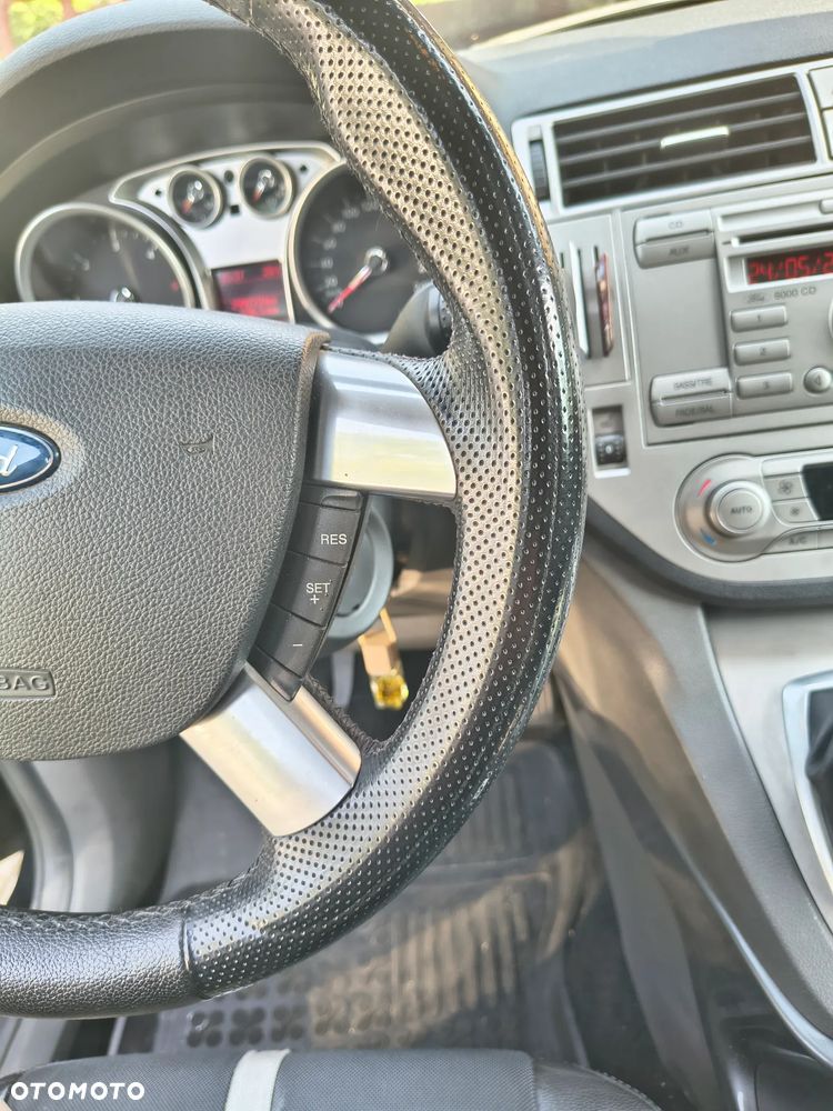 Ford Kuga 2.0 TDCi 2x4 Titanium - 13