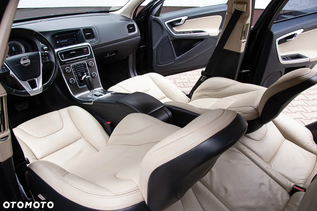 Volvo V60 D4 Geartronic Summum - 27