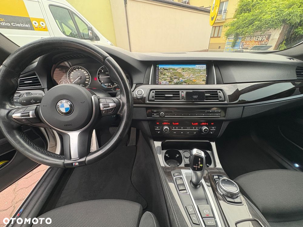 BMW Seria 5 525d xDrive - 23