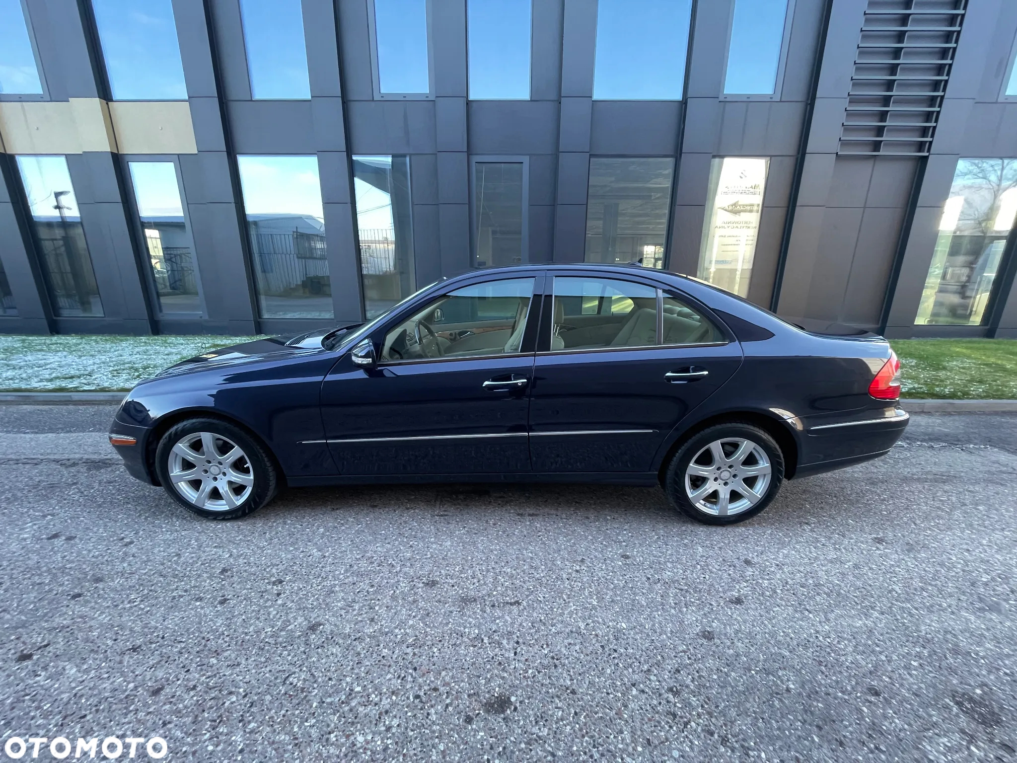 Mercedes-Benz Klasa E 350 4-Matic - 9