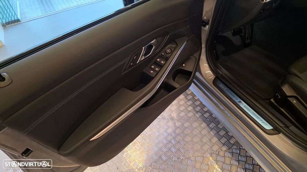 BMW 320 e Pack Desportivo M Auto - 35