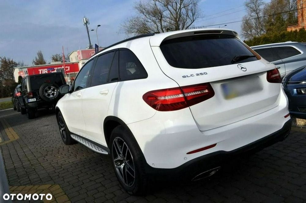 Mercedes-Benz GLC 250 4Matic 9G-TRONIC AMG Line - 16