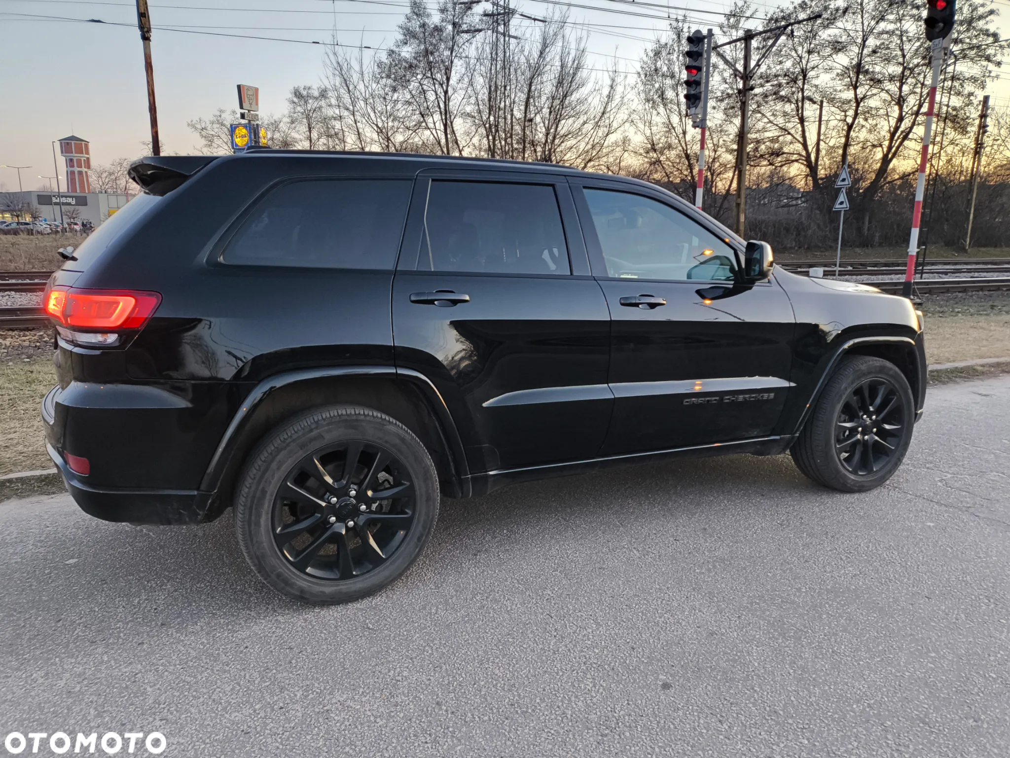 Jeep Grand Cherokee - 16