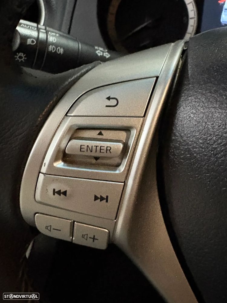 Nissan Navara 2.3 dCi CD 4WD Tekna AT - 26