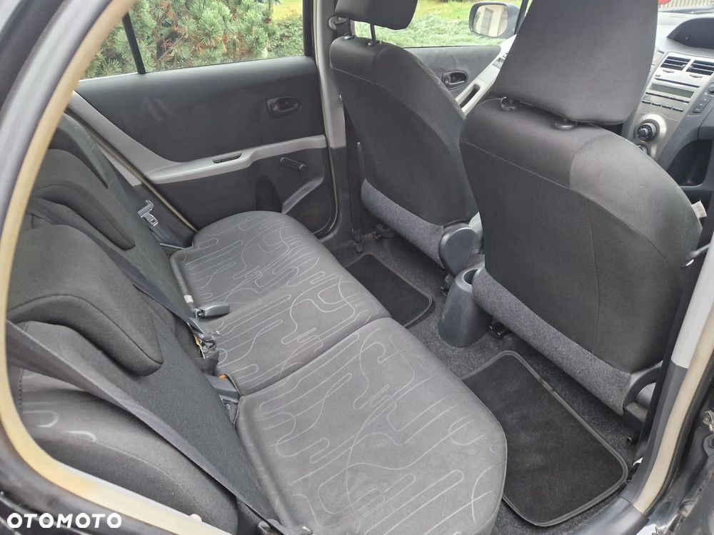 Toyota Yaris - 18