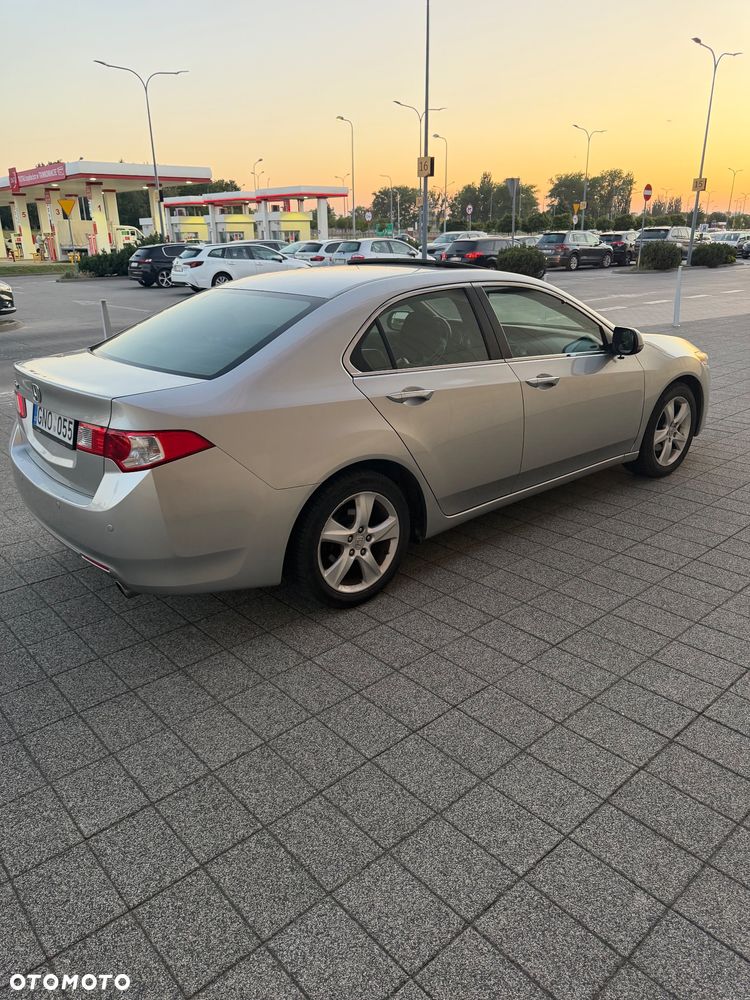 Honda Accord 2.0 i Executive - 11
