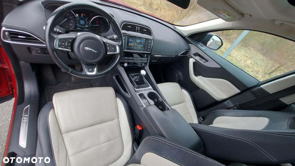 Jaguar F-Pace 20d AWD R-Sport - 24