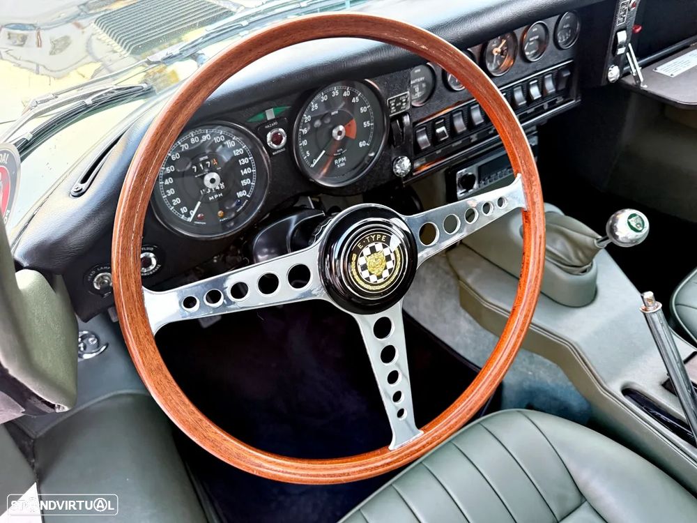 Jaguar E-Type - 10