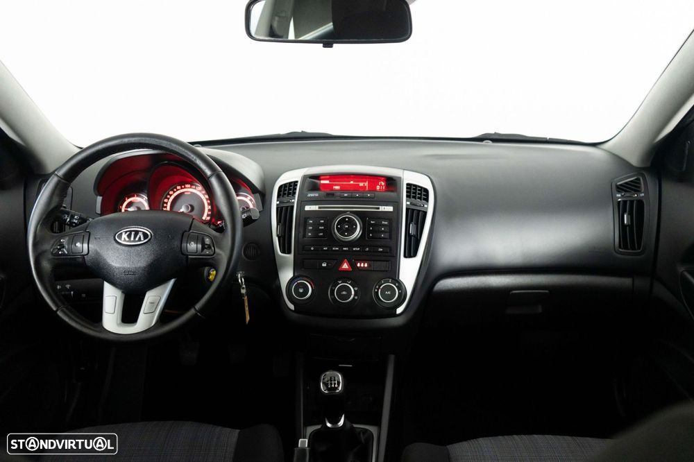 Kia Ceed SW 1.6 CRDi LX ISG - 17