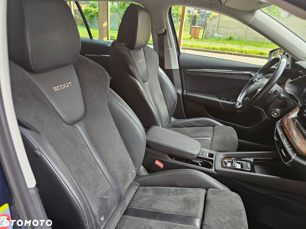 Skoda Octavia 2.0 TDI 4x4 Scout DSG - 12