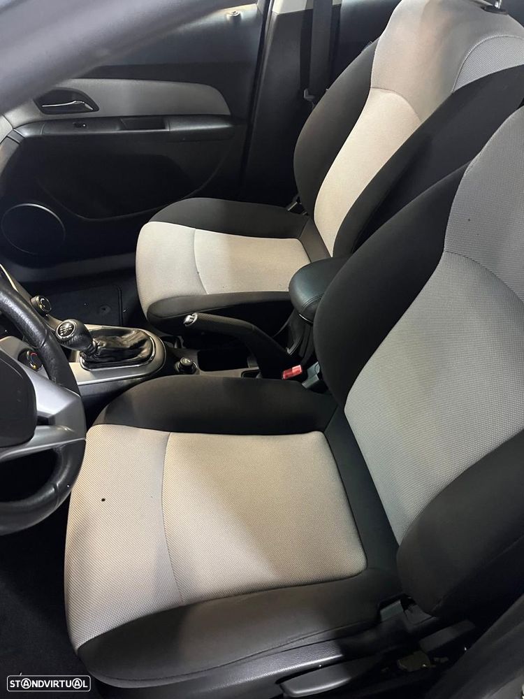 Chevrolet Cruze 1.6 LS - 8