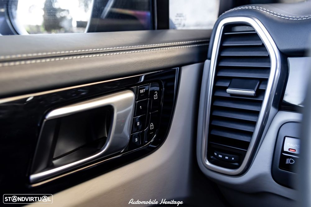 Porsche Cayenne - 28