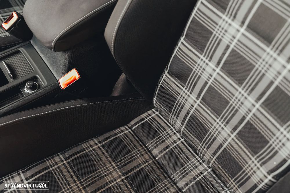 VW Golf 2.0 TDi GTD DSG - 26