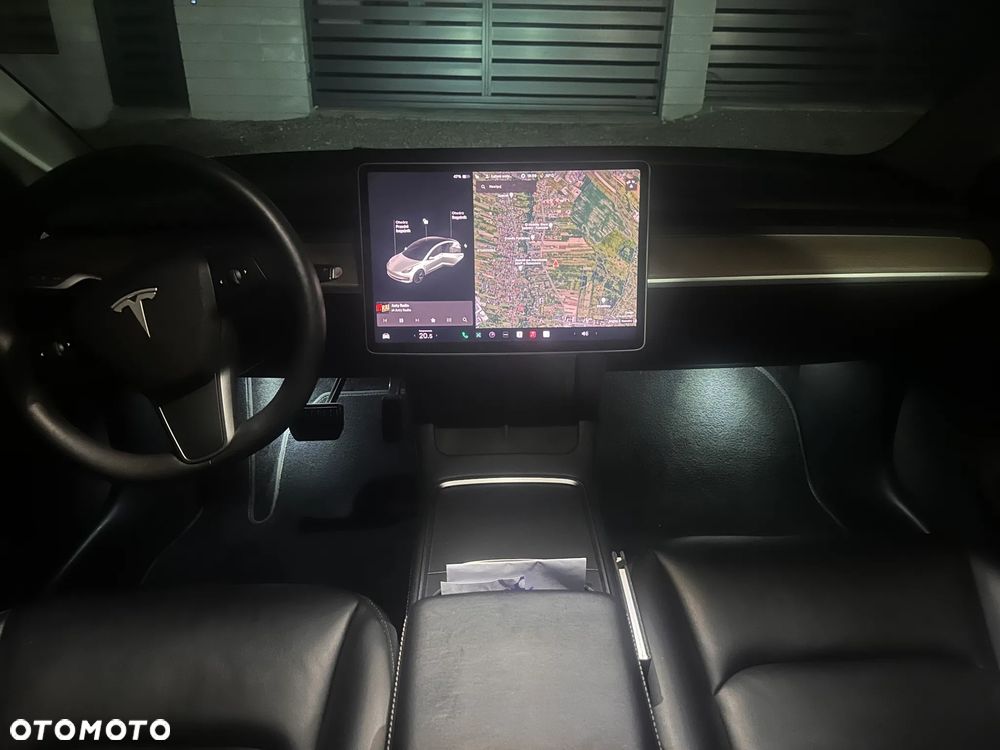 Tesla Model 3 - 8