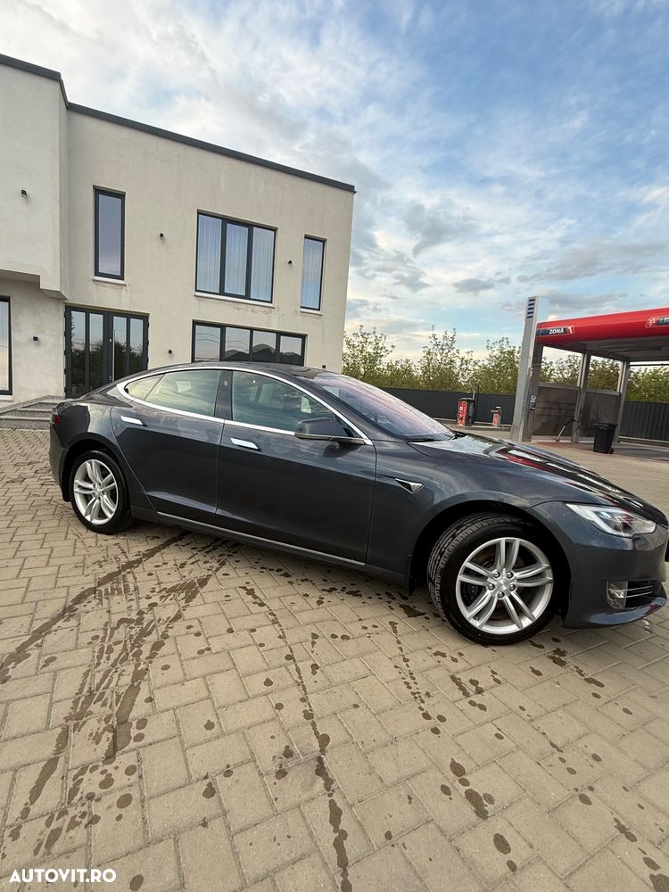 Tesla Model S - 2