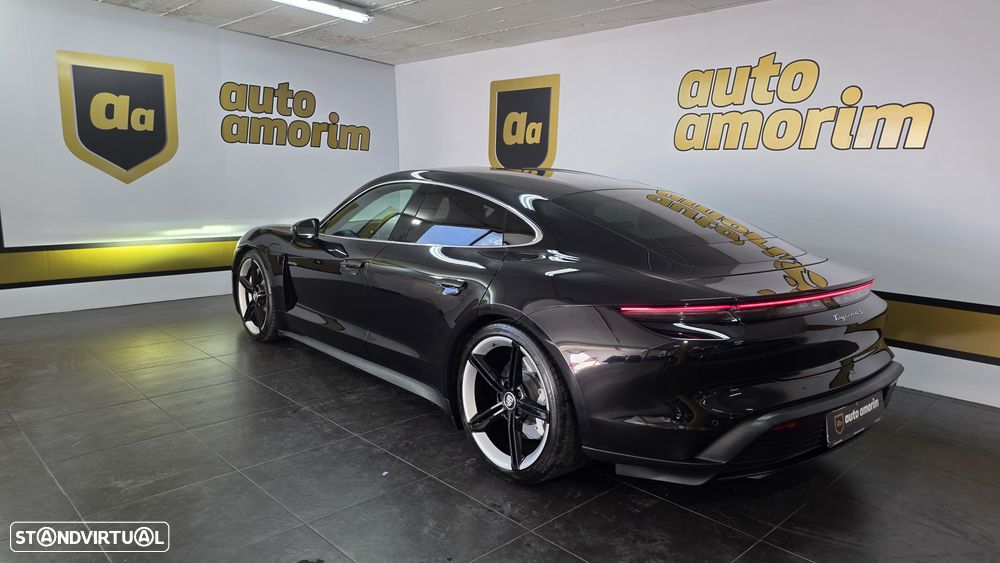 Porsche Taycan 4S - 12