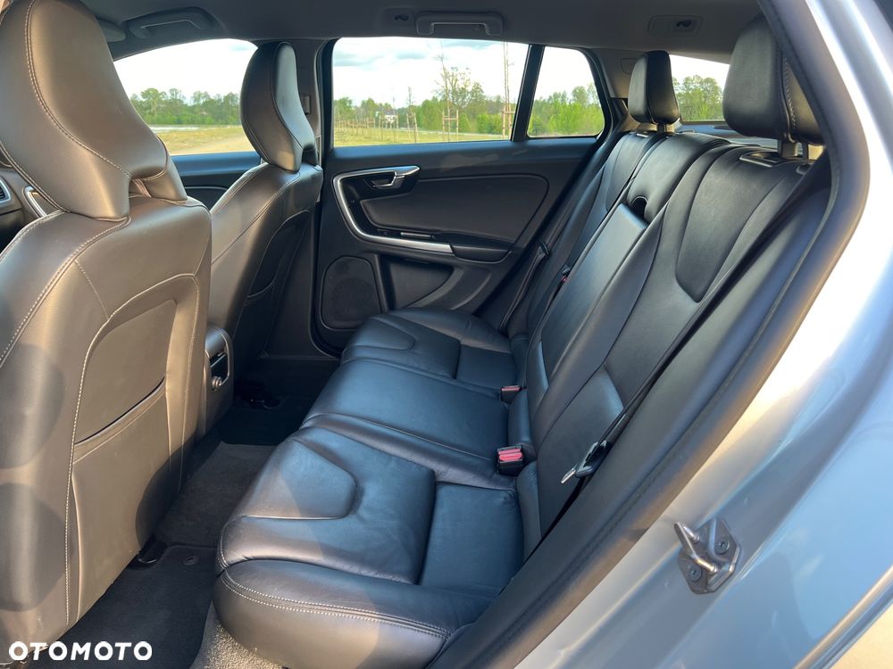 Volvo V60 Cross Country D3 Geartronic Summum - 14