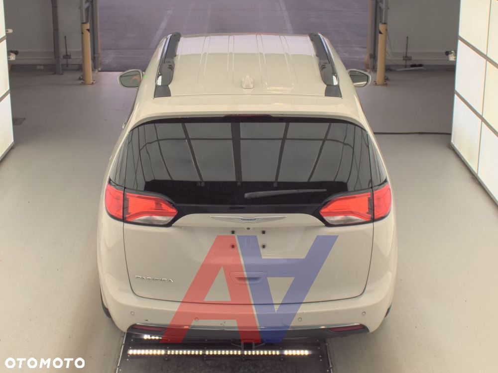 Chrysler Pacifica - 2