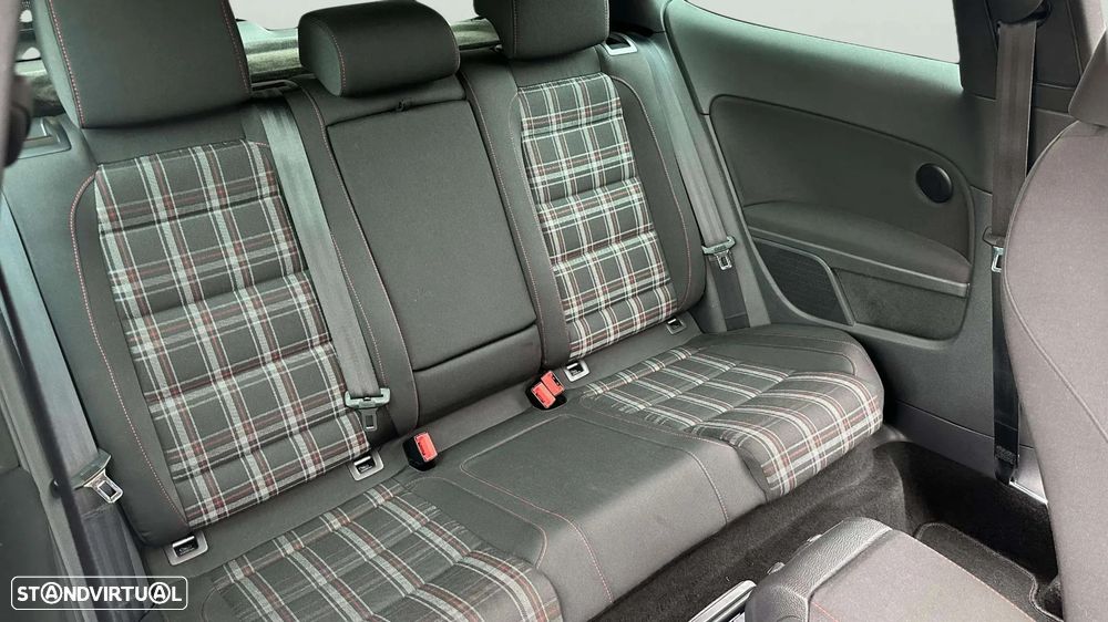 VW Golf 2.0 GTI - 12