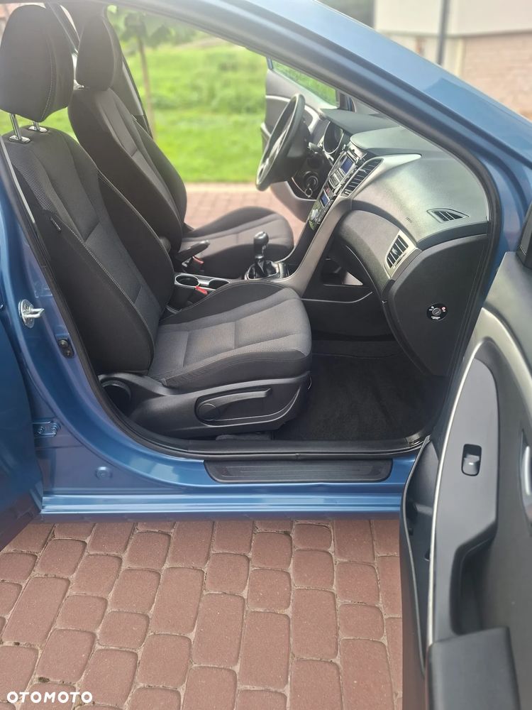 Hyundai i30 blue 1.4 Passion - 9