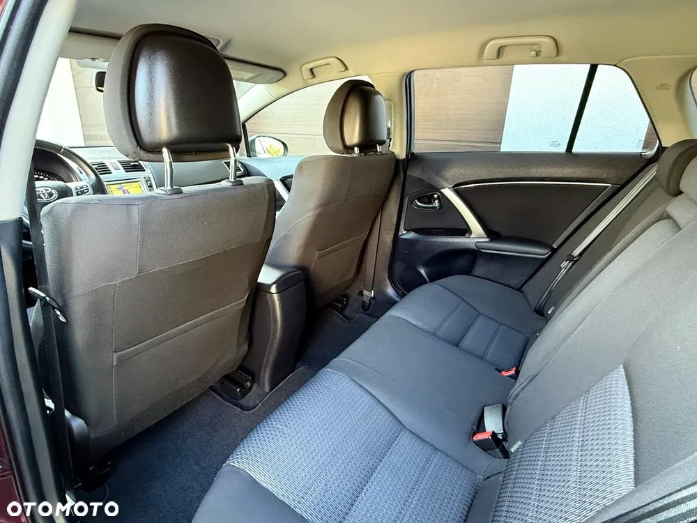 Toyota Avensis 1.8 Sol - 17