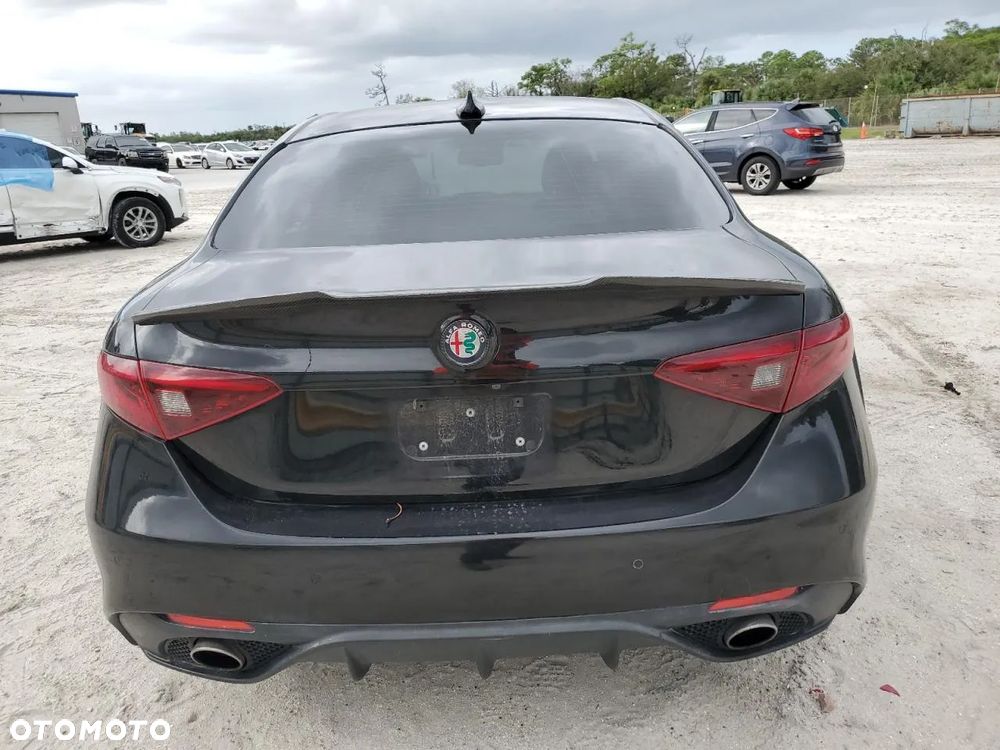 Alfa Romeo Giulia 2.0 Turbo 16V AT8-Q4 Ti - 4