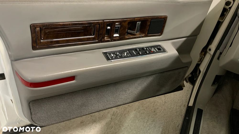 Cadillac Fleetwood 5.7 STD - 33