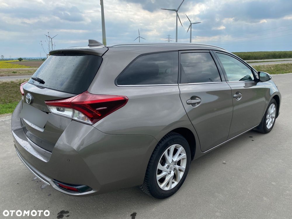 Toyota Auris 1.6 Premium - 6