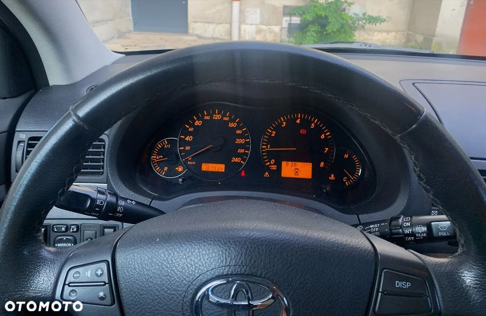 Toyota Avensis 1.8 VVT-i Luna - 8
