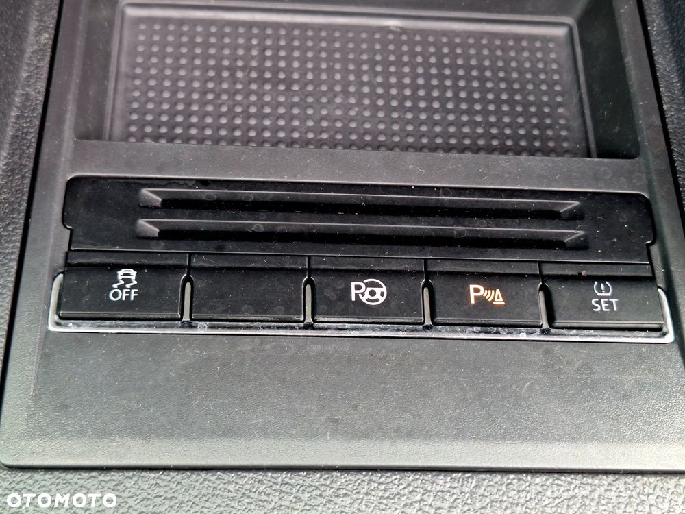 Volkswagen Touran - 25