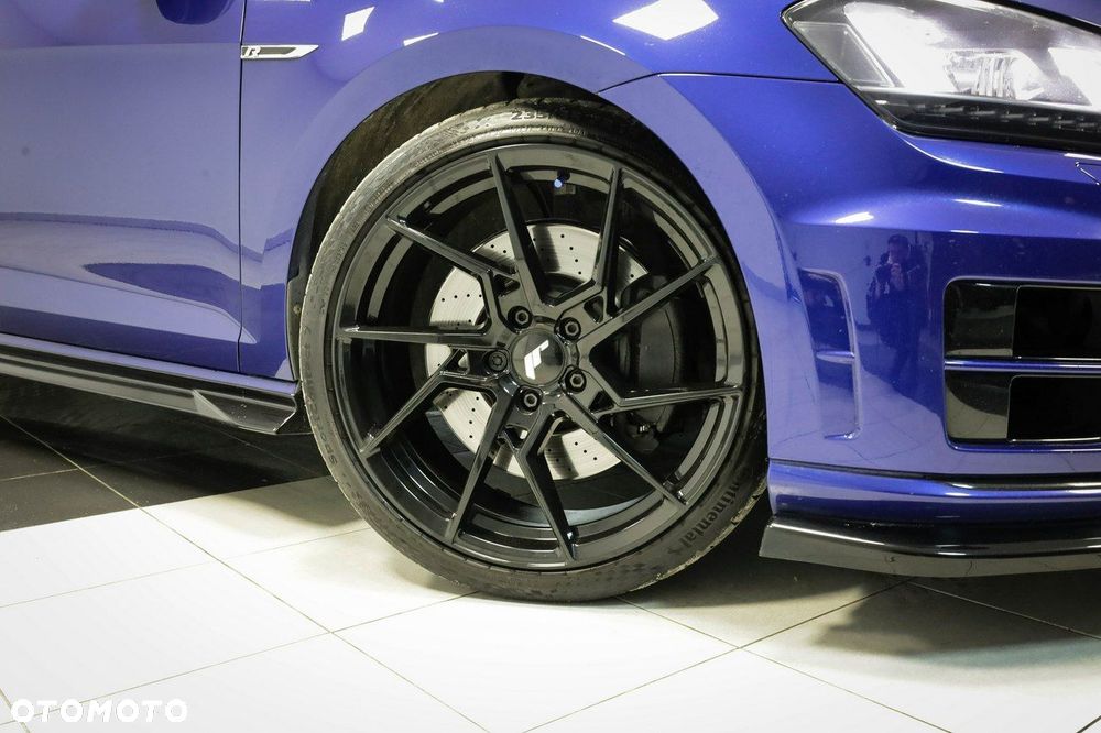 Volkswagen Golf - 11