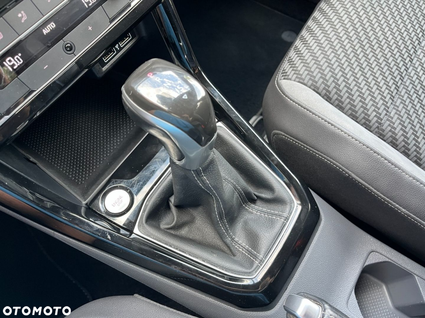 Volkswagen T-Cross 1.0 TSI R-Line DSG - 17