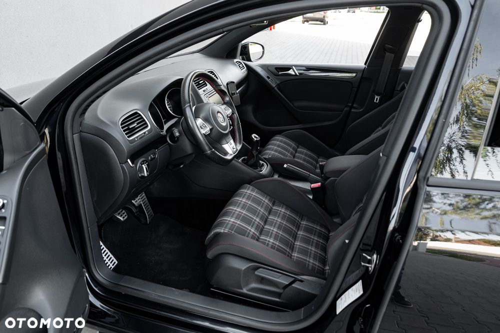 Volkswagen Golf 2.0 GTI - 17