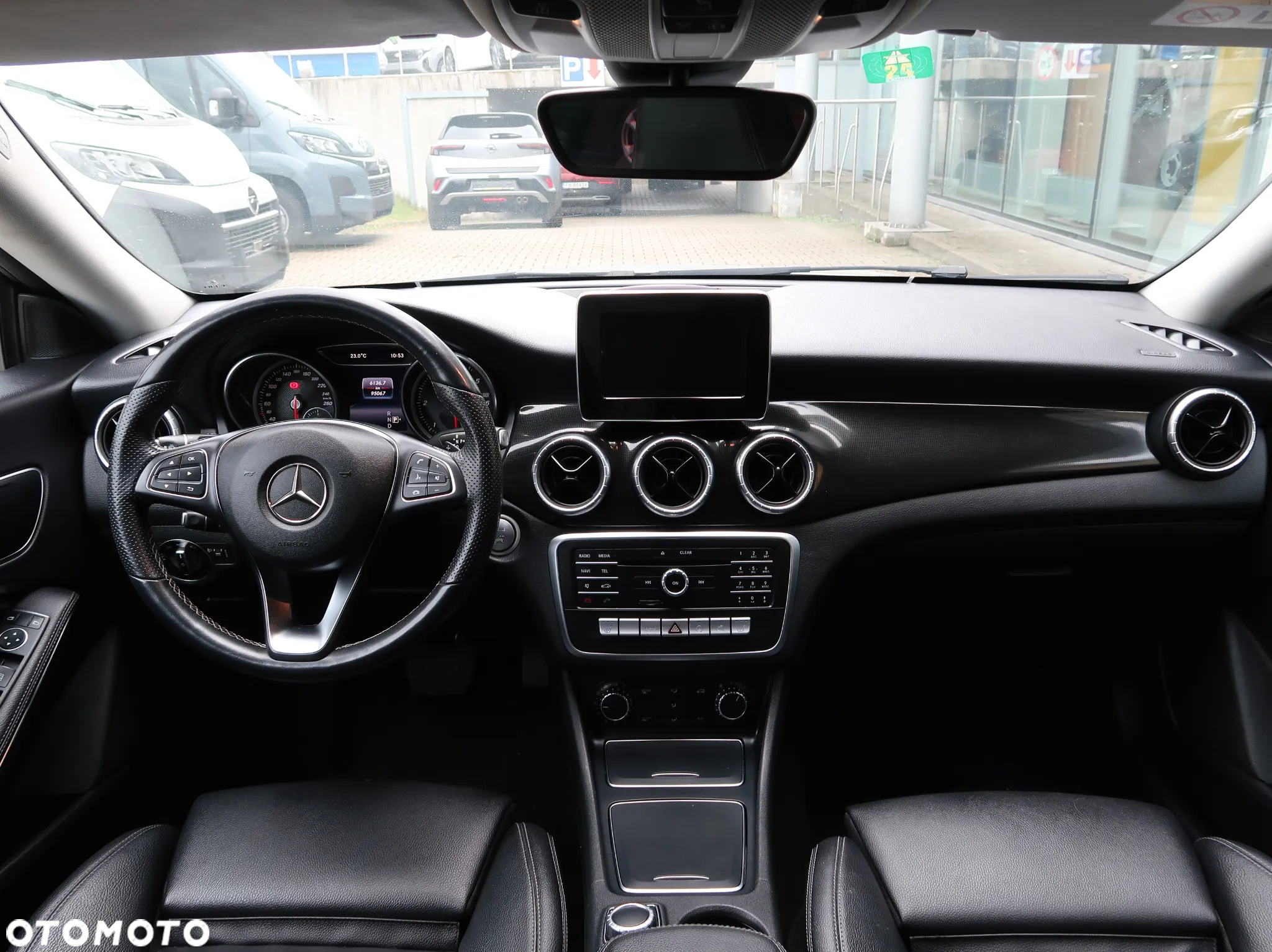Mercedes-Benz CLA 200 d 7G-DCT Urban - 11