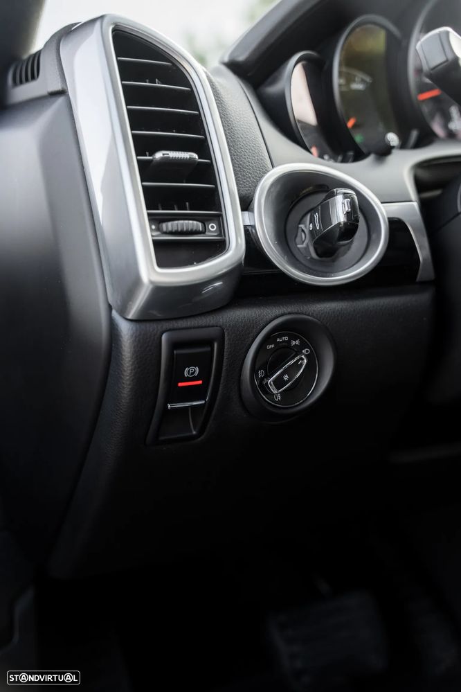 Porsche Cayenne Platinum Edition - 37
