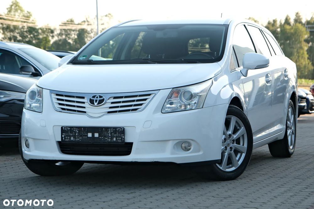 Toyota Avensis 1.8 Luna - 1