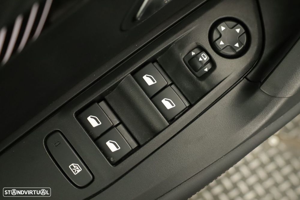 Peugeot 2008 1.2 PureTech Allure - 20
