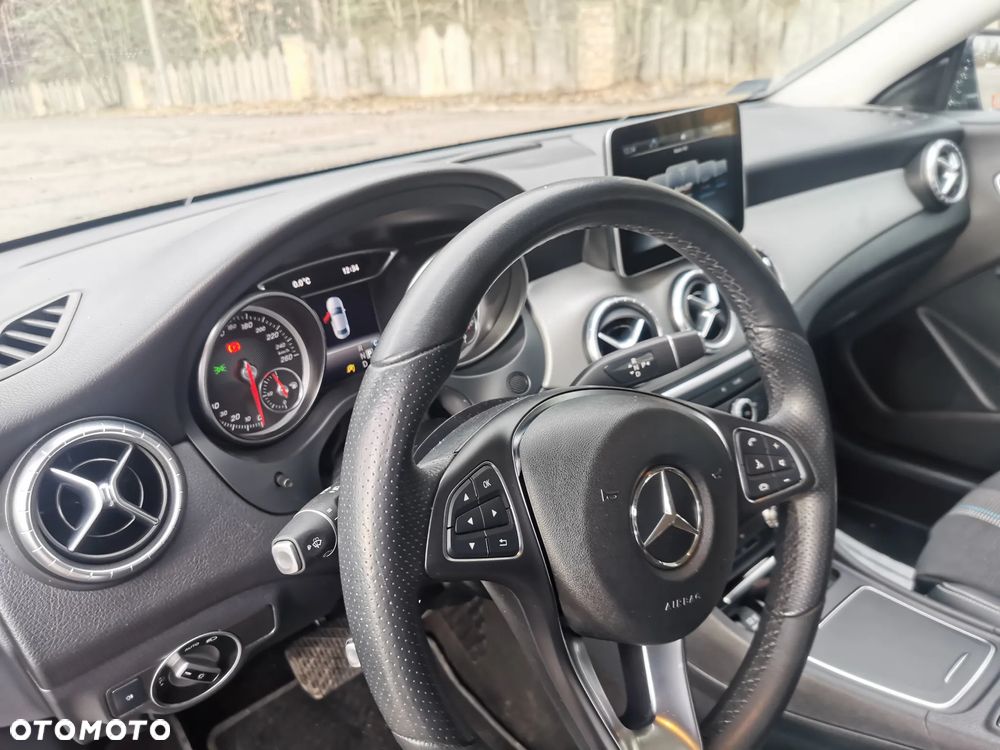 Mercedes-Benz CLA 220 4-Matic - 7