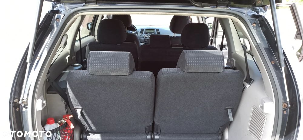 Mitsubishi Grandis - 15