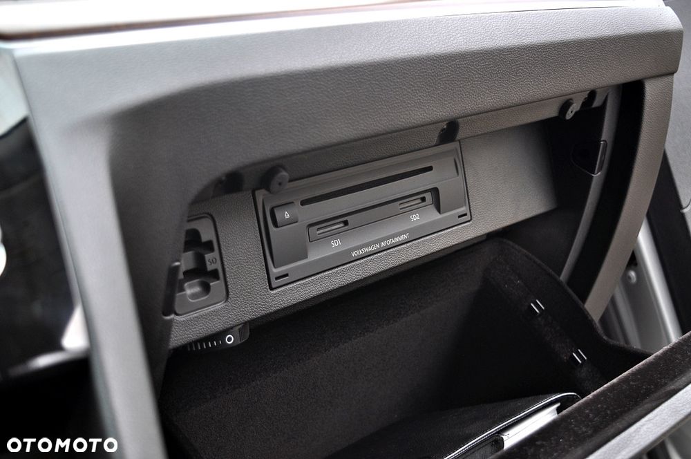 Volkswagen Passat 2.0 TDI SCR DSG Elegance - 34