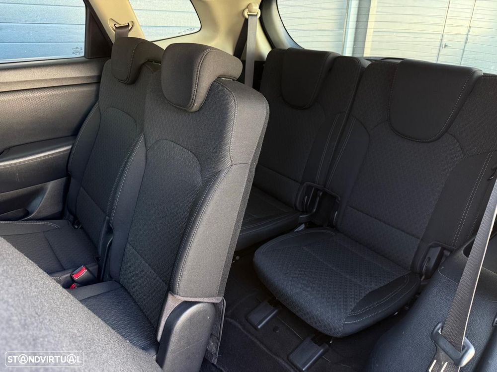 Kia Carens 1.7 CRDi ISG EX - 9