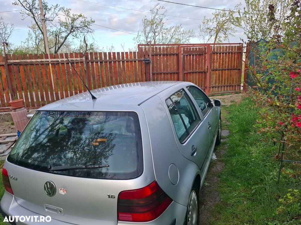 Volkswagen Golf - 2