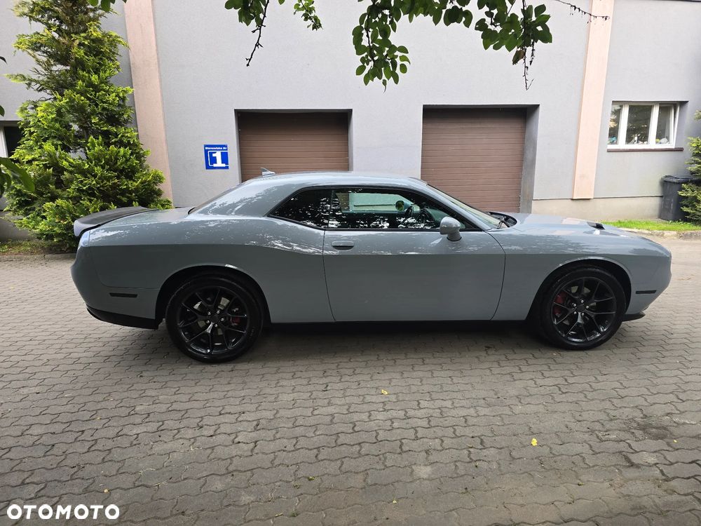 Dodge Challenger - 8