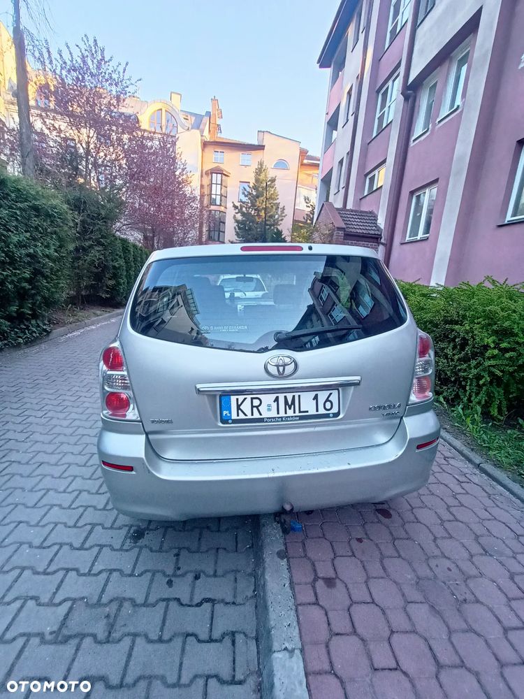 Toyota Corolla Verso 2.2 D-4D Premium - 3