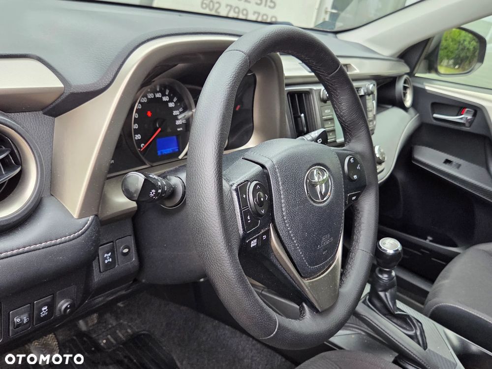 Toyota RAV4 2.0 D-4D Premium - 13